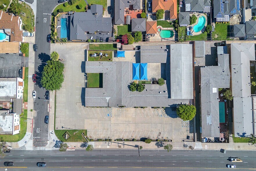 7707 Florence Ave, Downey, CA à vendre - Photo du bâtiment - Image 2 de 25