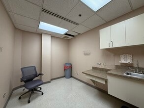 810 Biesterfield Rd, Elk Grove Village, IL for lease Interior Photo- Image 1 of 8