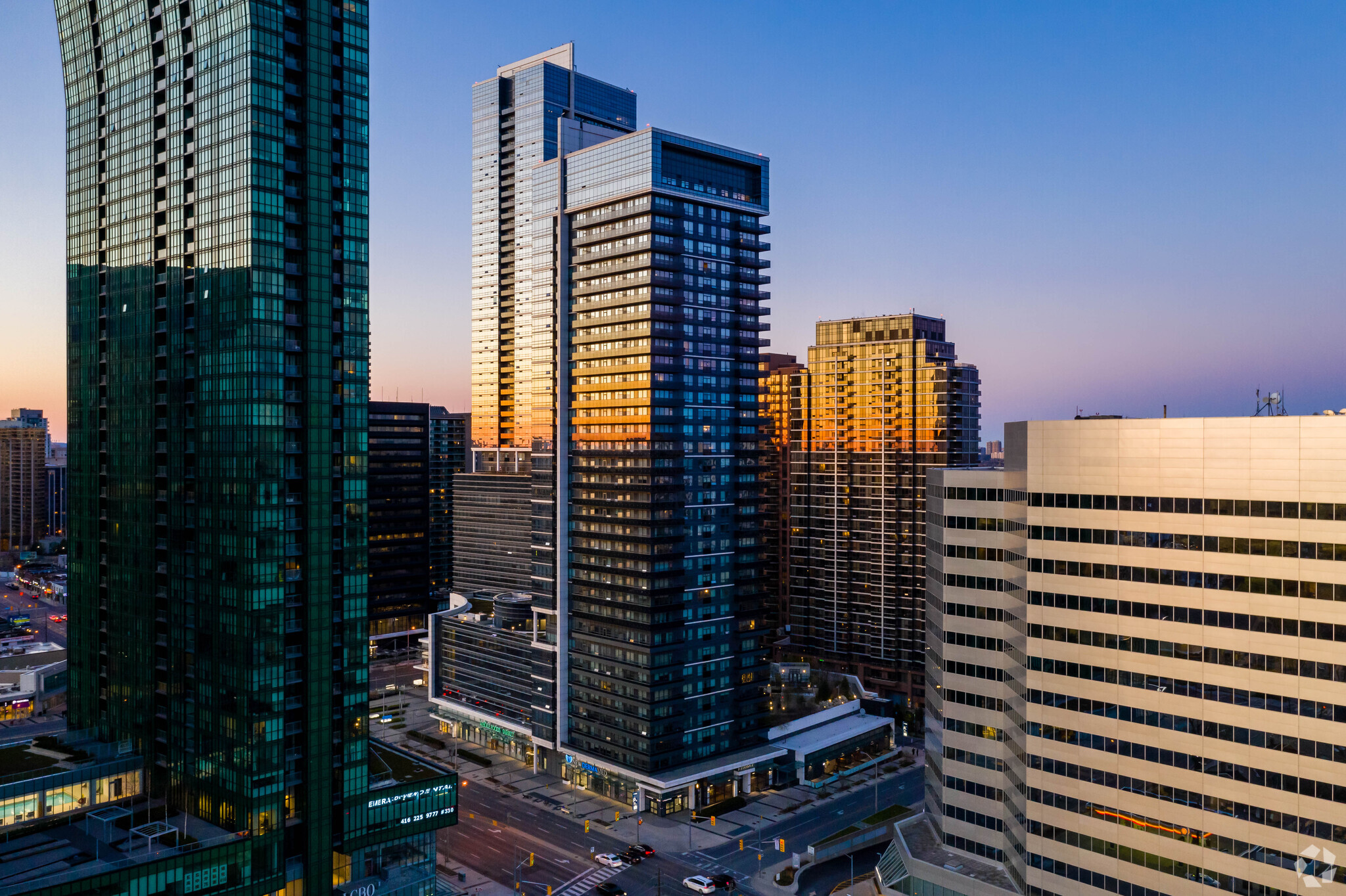 4763-4789 Yonge St, Toronto, ON à louer Photo du bâtiment- Image 1 de 3