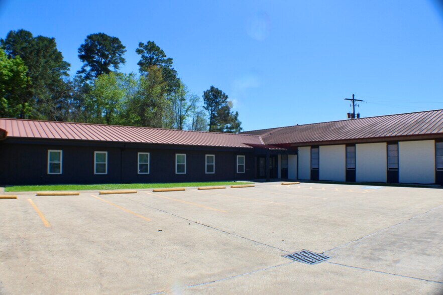 4265 E Lucas Dr, Beaumont, TX à vendre - Photo du bâtiment - Image 2 de 47