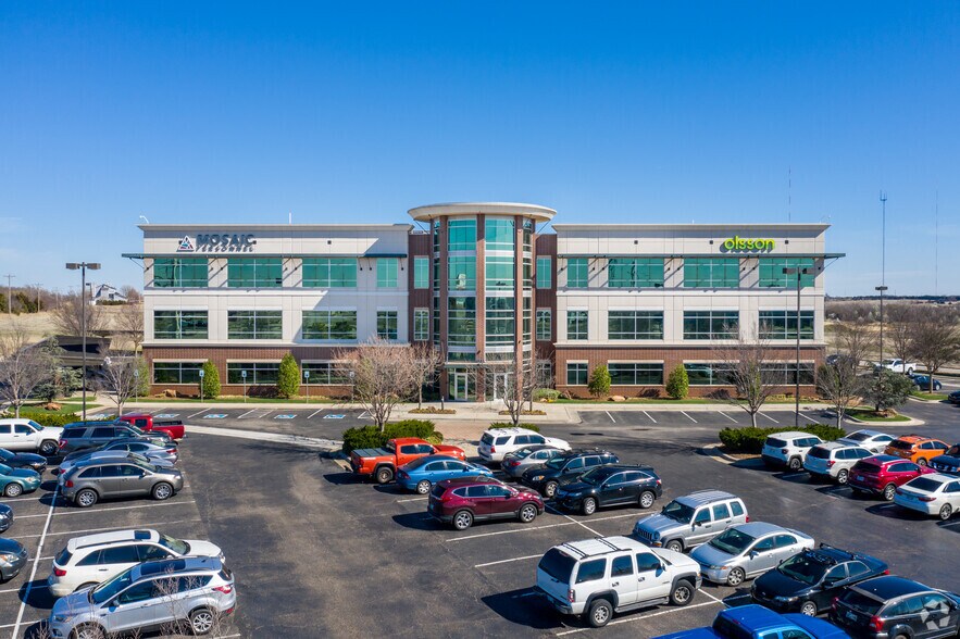 11600 Broadway Extension, Oklahoma City, OK à louer - Photo du bâtiment - Image 2 de 11