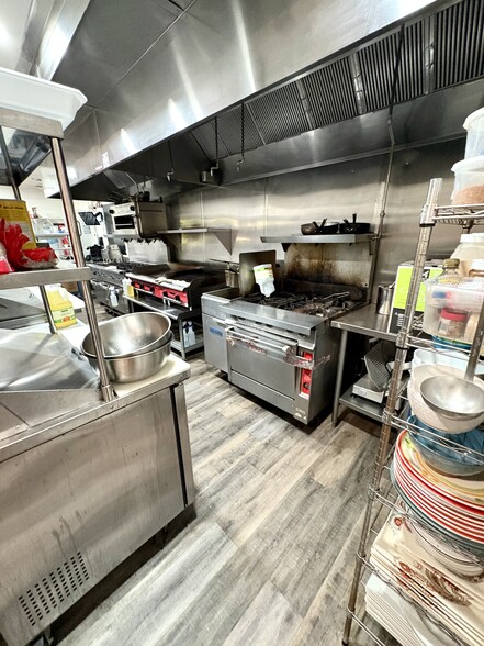 10408 Highway 603, Bay Saint Louis, MS for lease - Interior Photo - Image 2 of 19