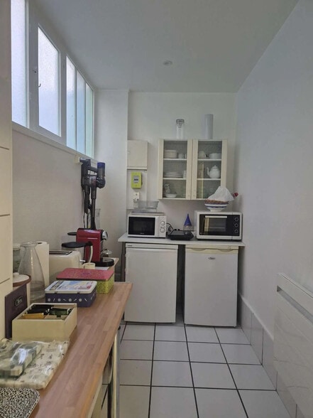 Retail in Paris for lease - Interior Photo - Image 3 of 4
