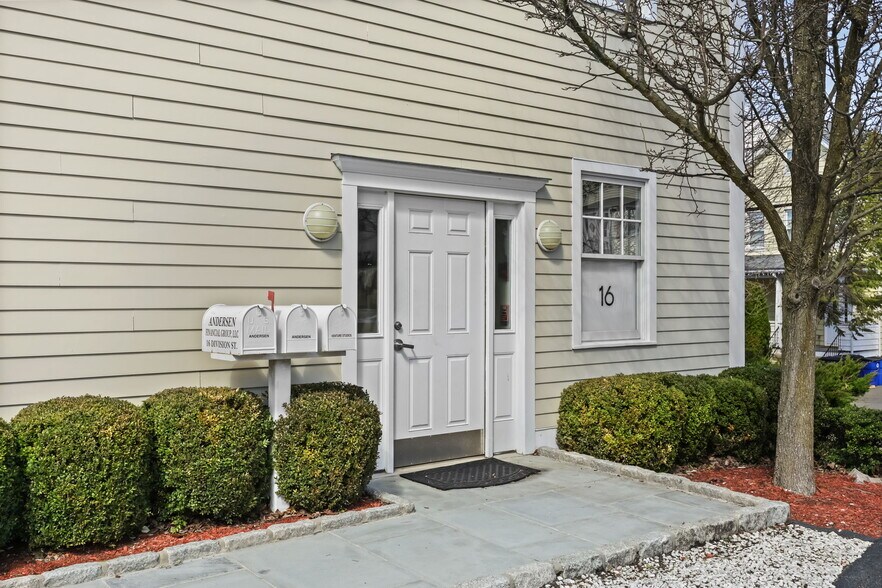 16 Division St W, Greenwich, CT for lease - Building Photo - Image 2 of 13