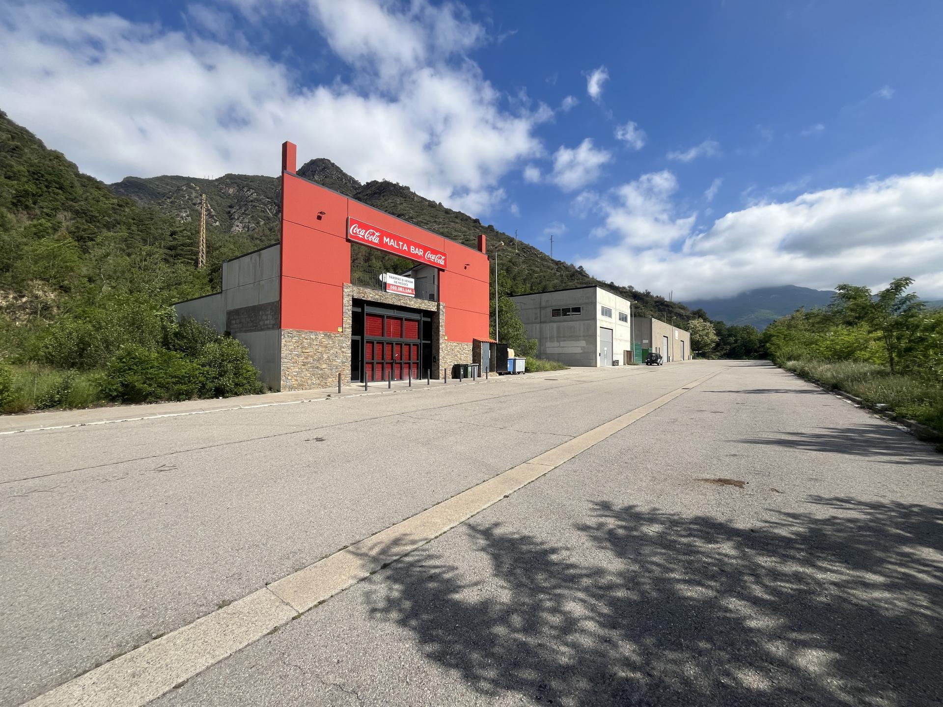 Commerce de détail dans Guardiola de Berguedà, Barcelona à vendre Photo du bâtiment- Image 1 de 24