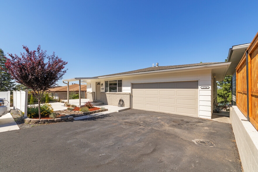 1754 Kimberly Dr, Klamath Falls, OR for sale - Building Photo - Image 3 of 39