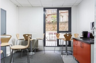 3 Square Desaix, Paris for lease Interior Photo- Image 1 of 7