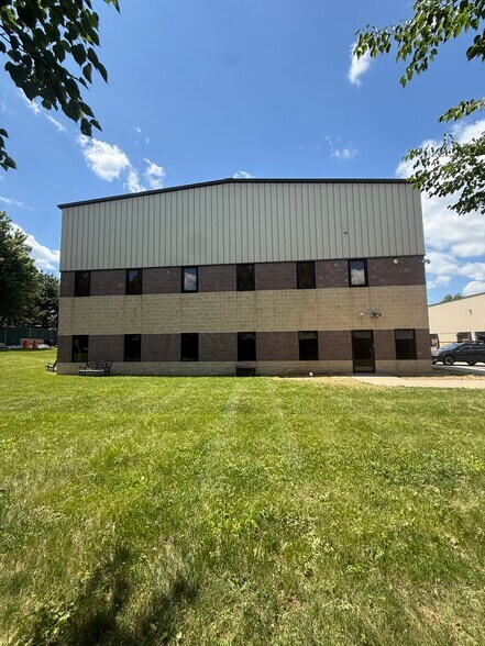 Minneakoning Rd Sale portefeuille de 2 propriétés à vendre sur LoopNet.ca - Photo du bâtiment - Image 2 de 22