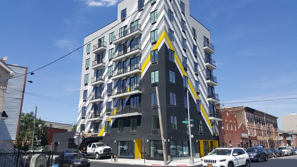 98 to 114 Berriman Street portefeuille de 4 propriétés à vendre sur LoopNet.ca - Photo du bâtiment - Image 2 de 17