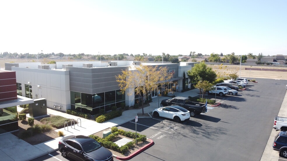 5701 Young St, Bakersfield, CA for sale - Building Photo - Image 2 of 11