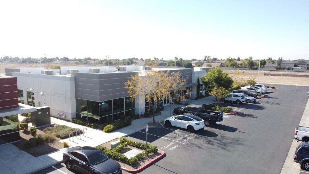 5701 Young St, Bakersfield, CA à vendre - Photo du bâtiment - Image 2 de 11