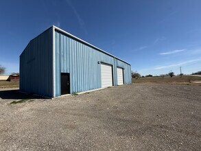 1321 High Rd, Kyle, TX for lease Interior Photo- Image 2 of 14
