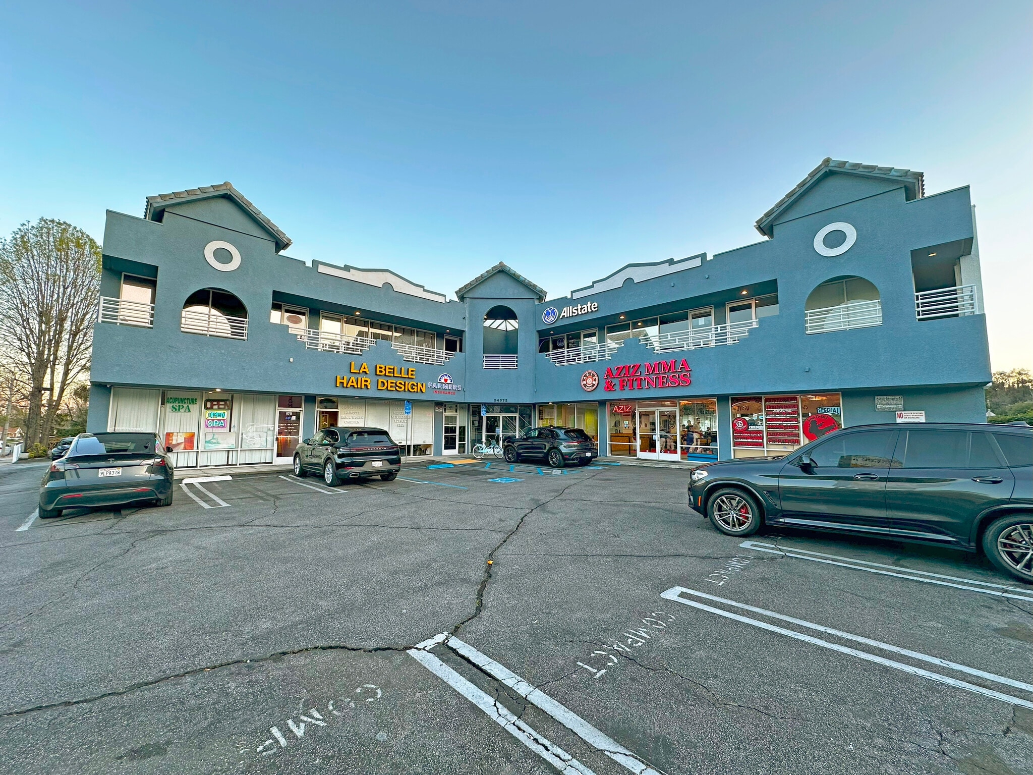 24372 Vanowen St, Canoga Park, CA for lease Primary Photo- Image 1 of 10