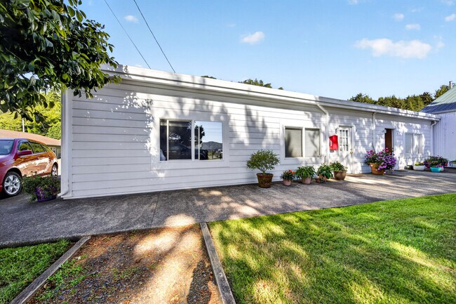 Plus de détails pour 160 Spring St, Gardiner, OR - Multi-résidentiel à vendre
