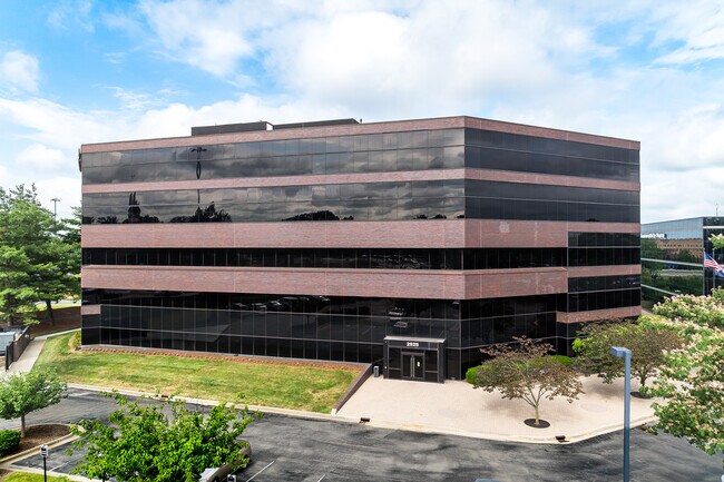 Plus de détails pour 2525 Harrodsburg Rd, Lexington, KY - Bureau à louer