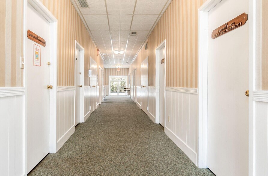 6649 N High St, Worthington, OH à louer - Photo du bâtiment - Image 3 de 8