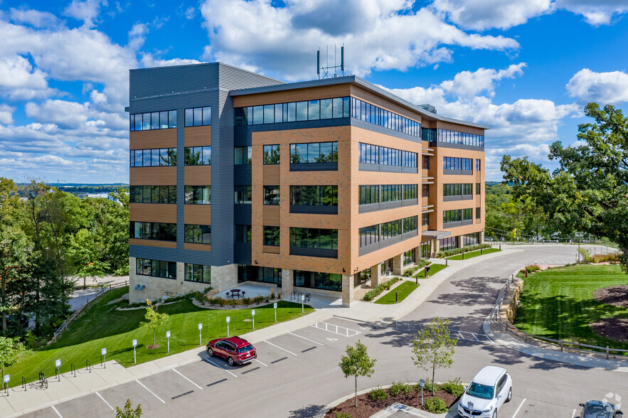 2921 Landmark Pl, Madison, WI for lease - Building Photo - Image 2 of 11