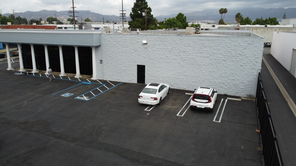 20821 Dearborn St, Chatsworth, CA à louer - Photo du bâtiment - Image 1 de 20