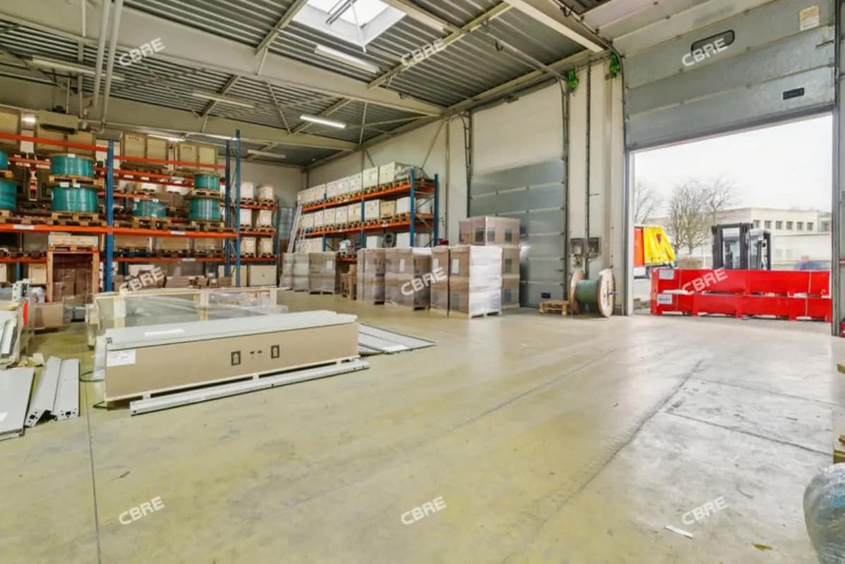 Industrial in Lisses for lease Building Photo- Image 1 of 10