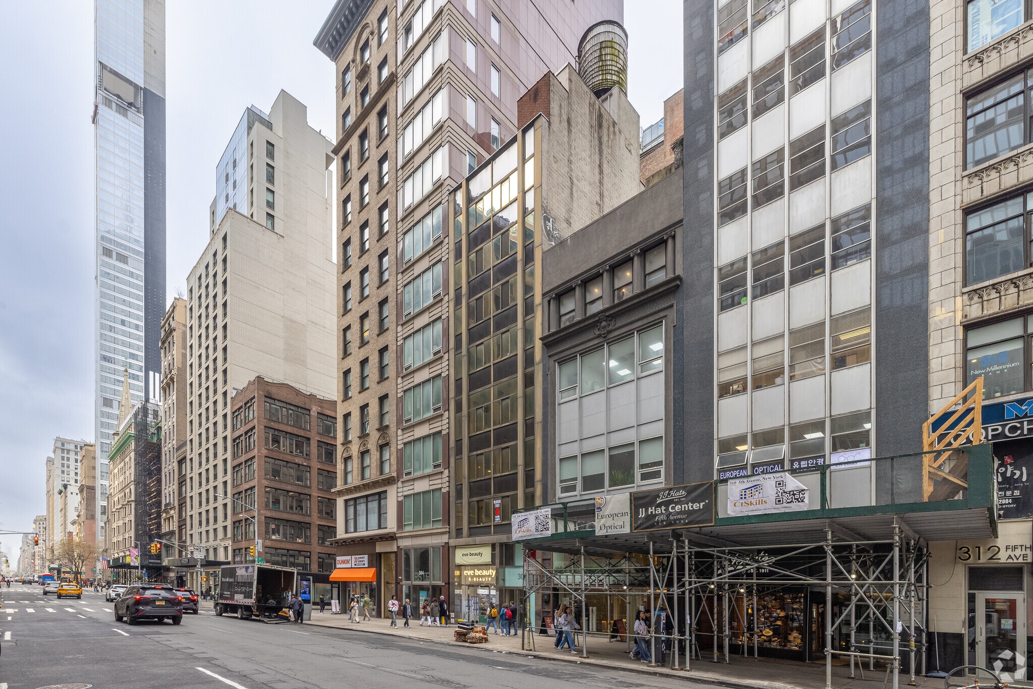 306 Fifth Ave, New York, NY for lease Primary Photo- Image 1 of 5