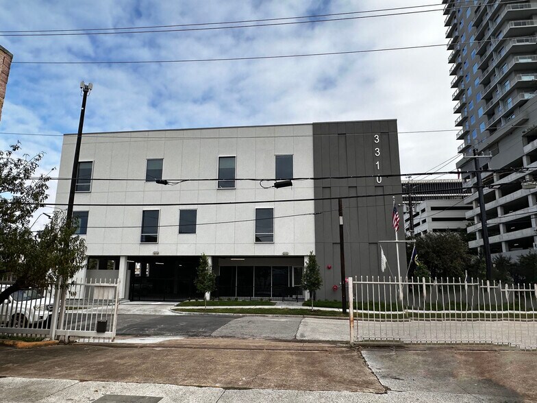 3310 Travis St, Houston, TX à louer - Photo du bâtiment - Image 2 de 2