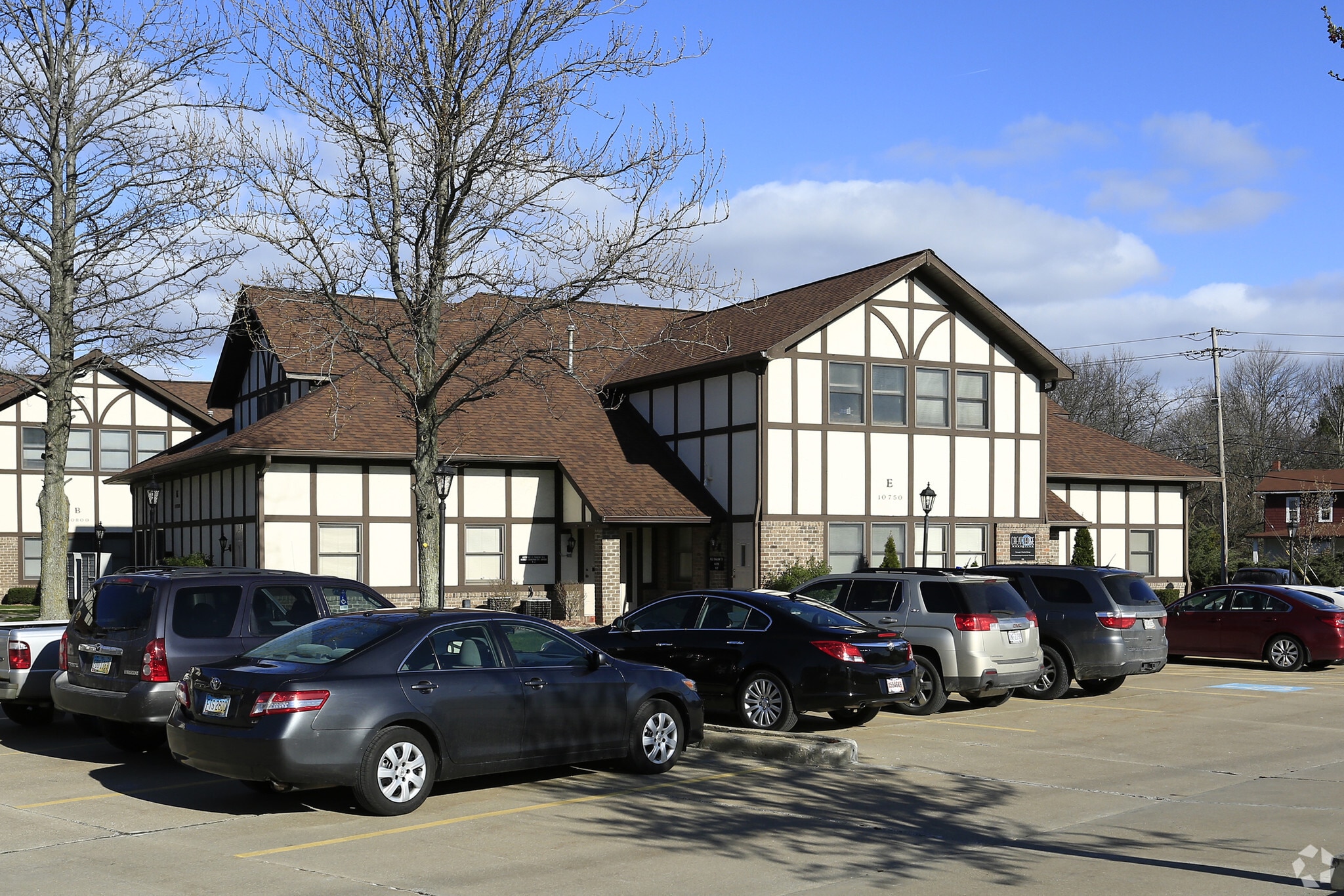 10850 Pearl Rd, Strongsville, OH for lease Building Photo- Image 1 of 8