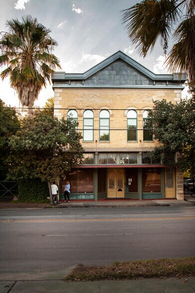 723 S Flores St, San Antonio, TX à louer - Photo principale - Image 1 de 47