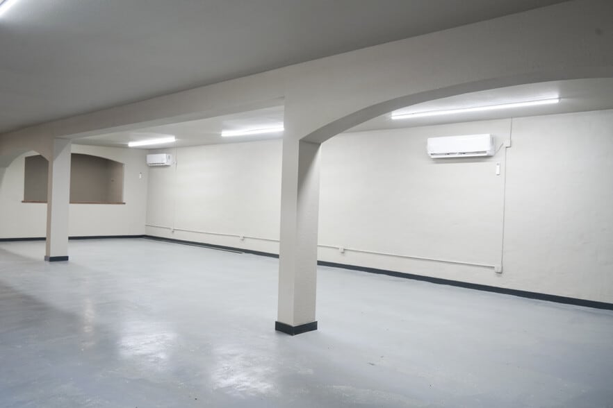 9205 Mesa Dr, Houston, TX for sale - Building Photo - Image 3 of 11