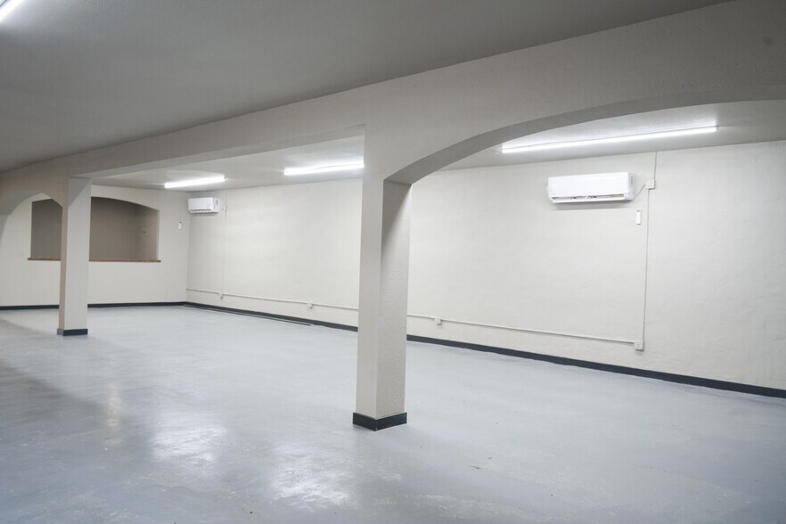 9205 Mesa Dr, Houston, TX à vendre - Photo du bâtiment - Image 3 de 11