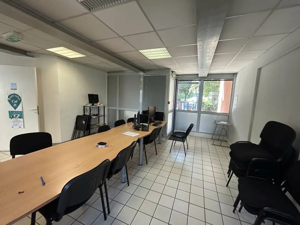 Office in Cavaillon for lease Interior Photo- Image 1 of 7