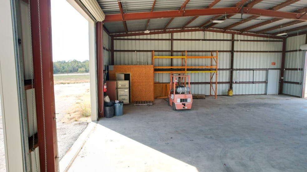 3153 W Ammann Rd, Bulverde, TX à louer - Photo du bâtiment - Image 2 de 17