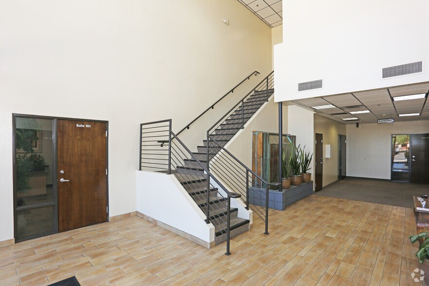 4115 E Valley Auto Dr, Mesa, AZ à louer - Hall d’entrée - Image 3 de 7