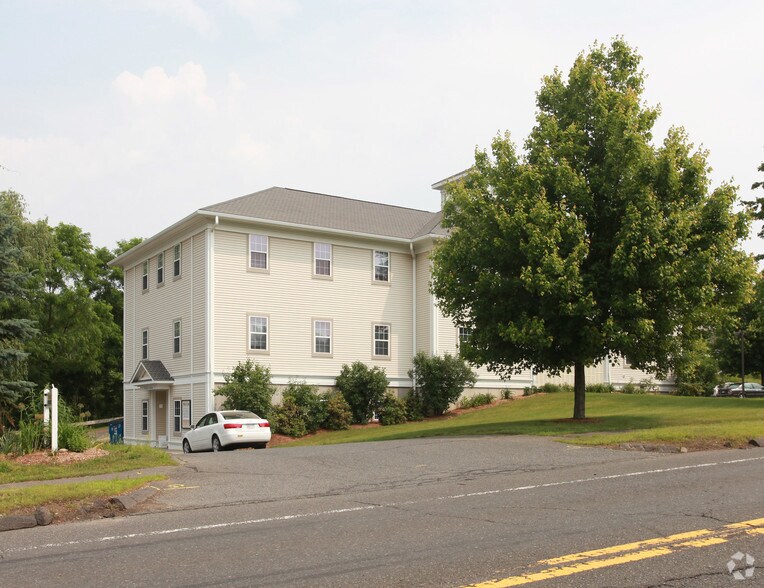 234 Russell St, Hadley, MA à louer - Photo du bâtiment - Image 2 de 3