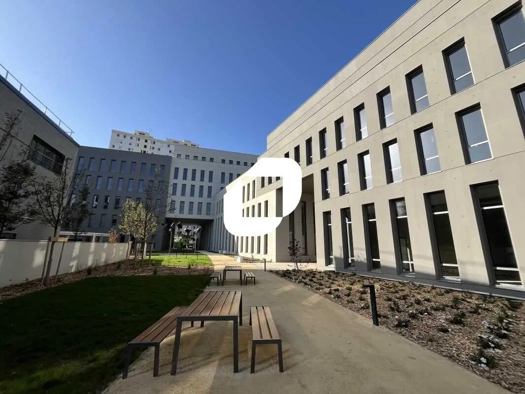 Office in Villeurbanne for lease Building Photo- Image 1 of 25