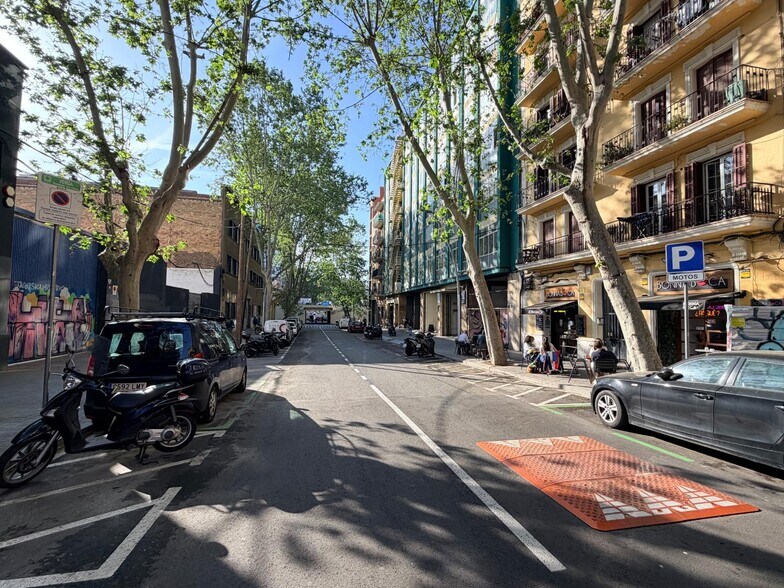 Multifamily in Barcelona, Barcelona for sale - Building Photo - Image 2 of 4