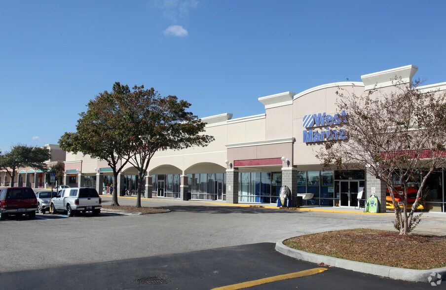 1500-1600 W Brandon Blvd, Brandon, FL à louer - Photo du bâtiment - Image 3 de 11