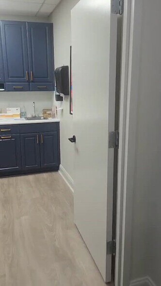 1 Reservoir Cir, Pikesville, MD à louer - Vidéo sur l’inscription commerciale - Image 2 de 19
