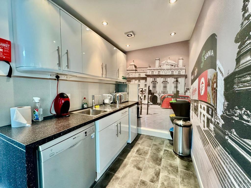 9 Shirwell Cres, Milton Keynes, BKM MK5 1GA - Unit 9 -  - Interior Photo - Image 2 of 6