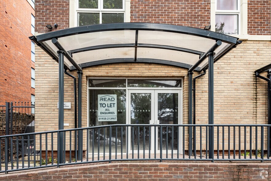 Palmyra Sq N, Warrington à louer - Photo du bâtiment - Image 2 de 4