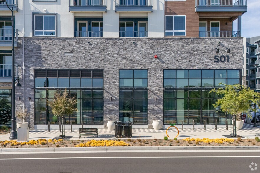 505-535 W Crowther Ave, Placentia, CA à louer - Photo du bâtiment - Image 3 de 6