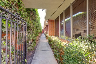 8512 Whitworth Dr, Los Angeles, CA for sale Building Photo- Image 2 of 21