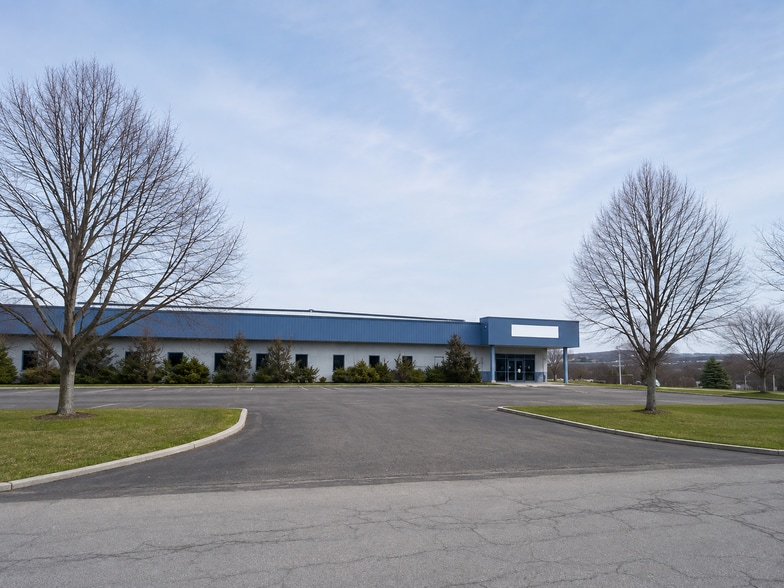 108 Business Park Dr, Frankfort, NY à louer - Photo du bâtiment - Image 3 de 10