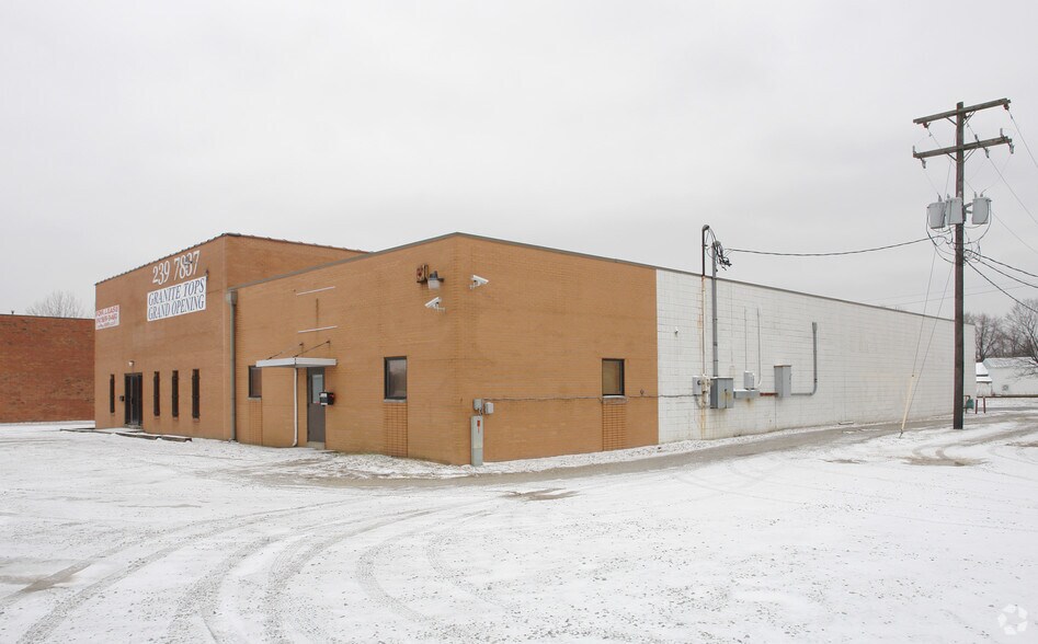 2002 Zettler Rd, Columbus, OH à vendre - Photo du bâtiment - Image 3 de 12