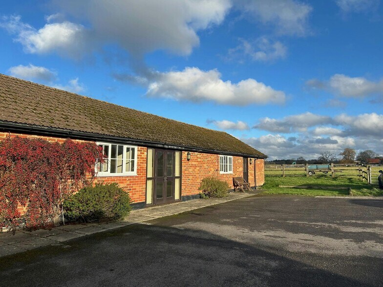The Coach House & The Shires, Woods Farm, Wokingham à louer - Photo du bâtiment - Image 1 de 8