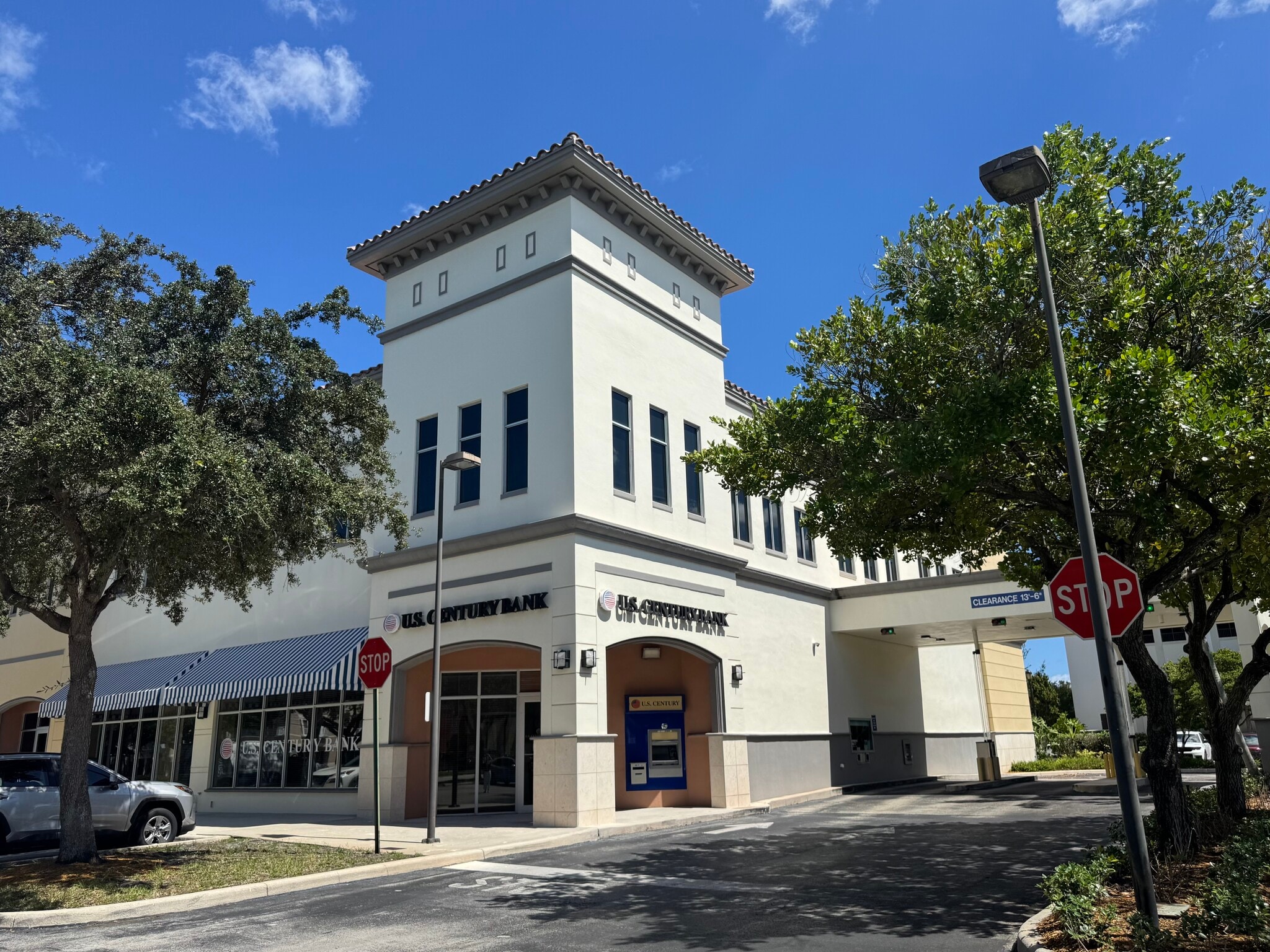 15501-15519 NW 67th Ave, Miami Lakes, FL for lease Interior Photo- Image 1 of 3