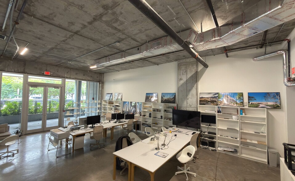 2900 SW 28th Ln, Miami, FL à louer - Photo du bâtiment - Image 3 de 17