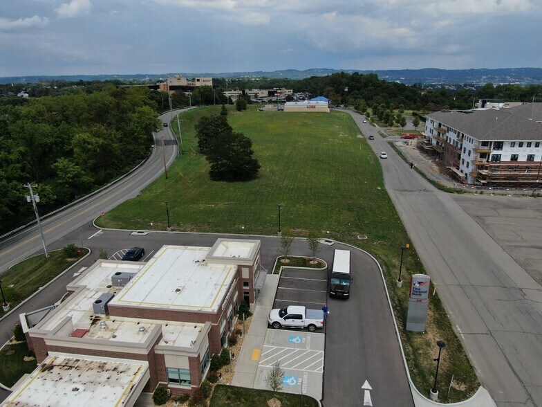 1800 Mckees Rocks Rd, McKees Rocks, PA à louer - Photo du bâtiment - Image 3 de 3