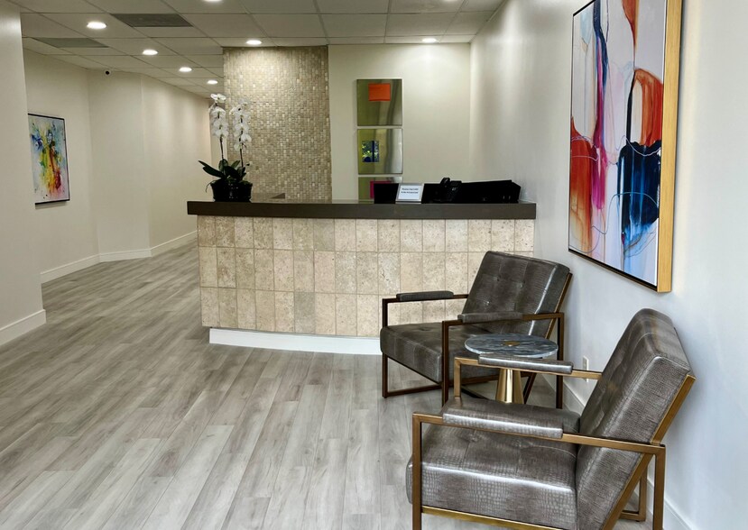 4930 Campus Dr, Newport Beach, CA à louer - Hall d’entrée - Image 2 de 7