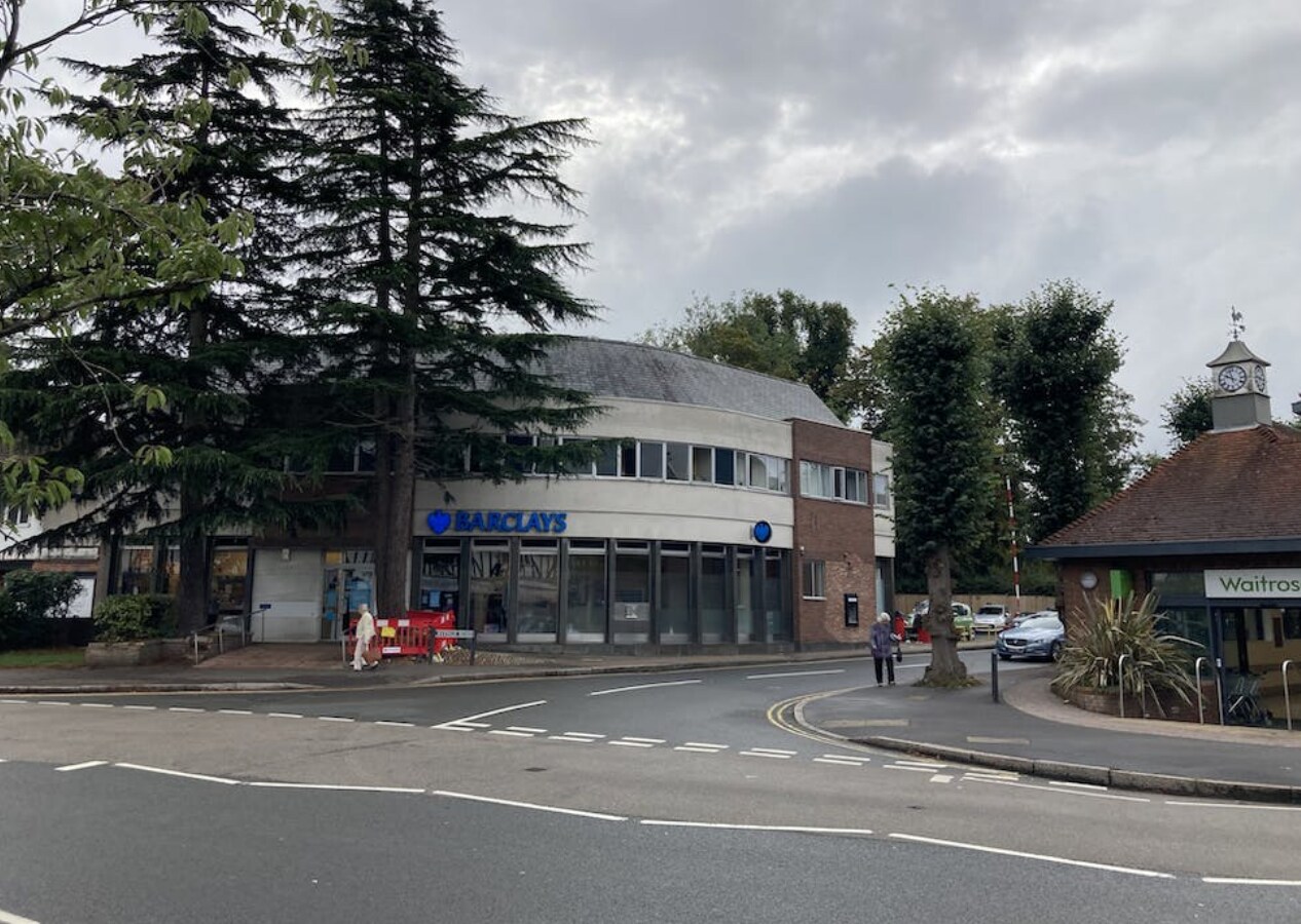 136 High St, Banstead for sale Primary Photo- Image 1 of 1