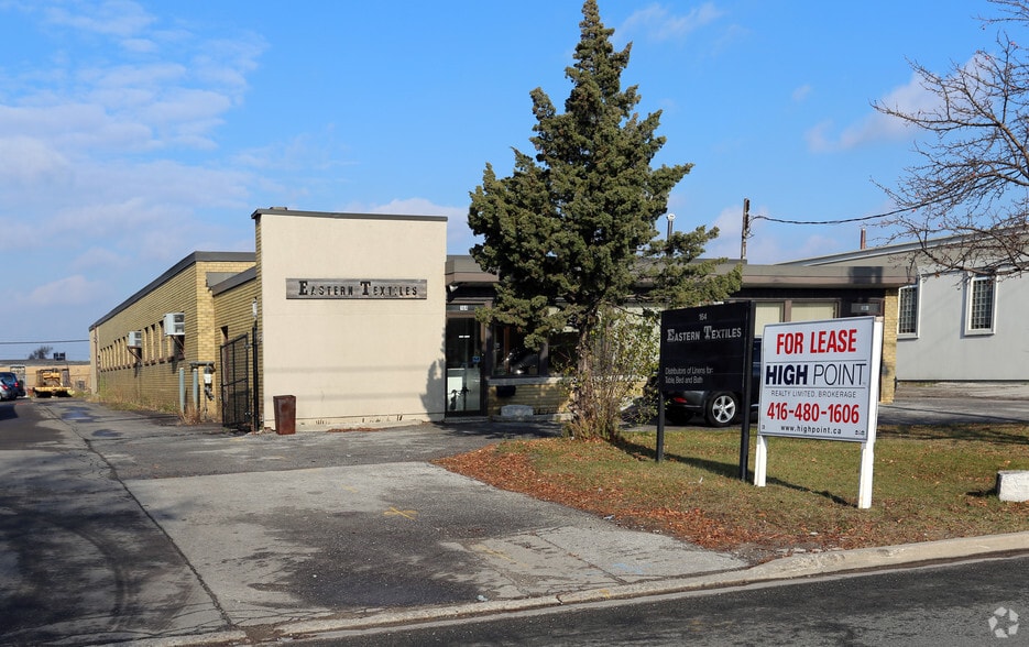 164 Bentworth Ave, Toronto, ON à louer - Photo du bâtiment - Image 2 de 2